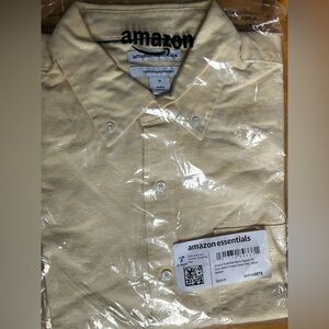 Amazon Essentials Men's Yellow Button Down
Oxford short sleeve shirt / NEW